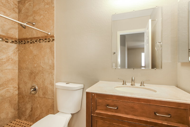 1,950/Mo, 17266 W Durango St Goodyear, AZ 85338 Main Bathroom View