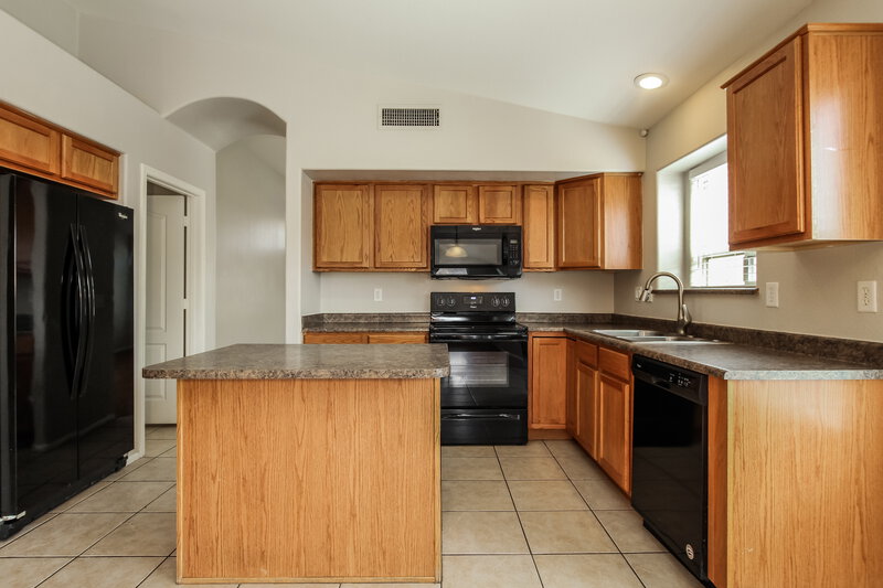 2,730/Mo, 15871 W Linden St Goodyear, AZ 85338 Kitchen View