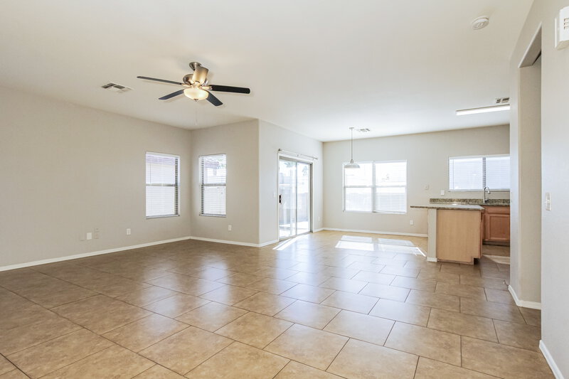 1,940/Mo, 735 E Michigan Ave Phoenix, AZ 85022 Living Room View