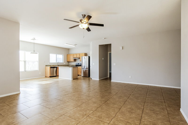 1,940/Mo, 735 E Michigan Ave Phoenix, AZ 85022 Living Room View 2