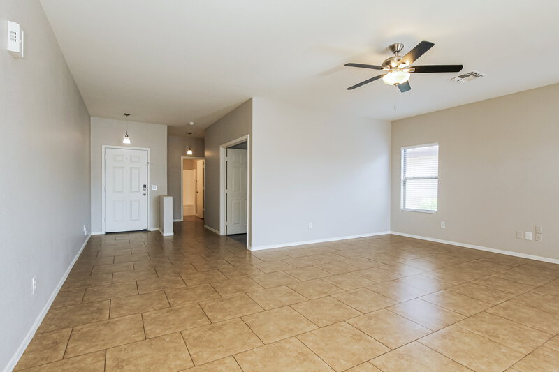 1,940/Mo, 735 E Michigan Ave Phoenix, AZ 85022 Living Room View 3