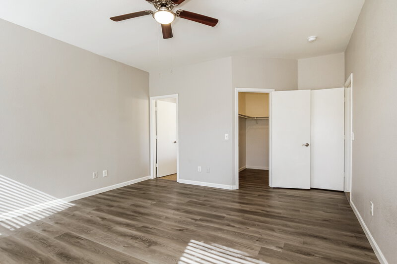 1,940/Mo, 735 E Michigan Ave Phoenix, AZ 85022 Main Bedroom View