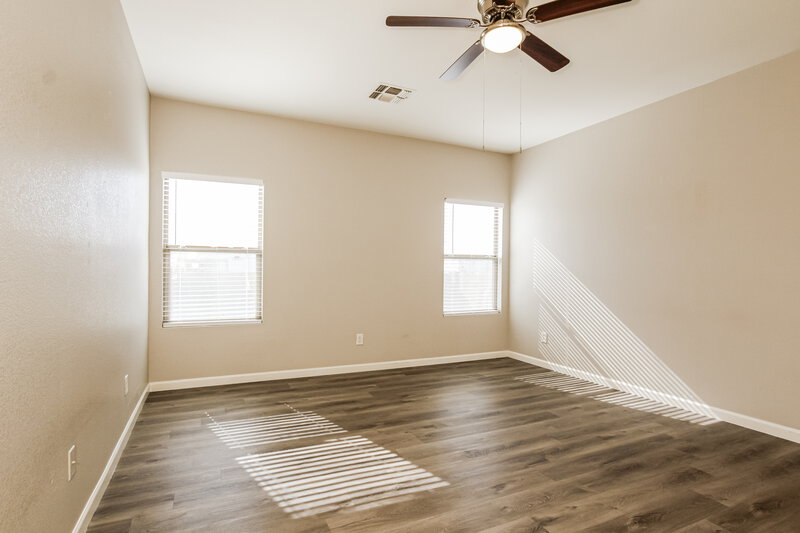 1,940/Mo, 735 E Michigan Ave Phoenix, AZ 85022 Main Bedroom View 2