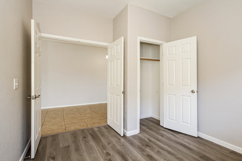 1,940/Mo, 735 E Michigan Ave Phoenix, AZ 85022 Bedroom View 3