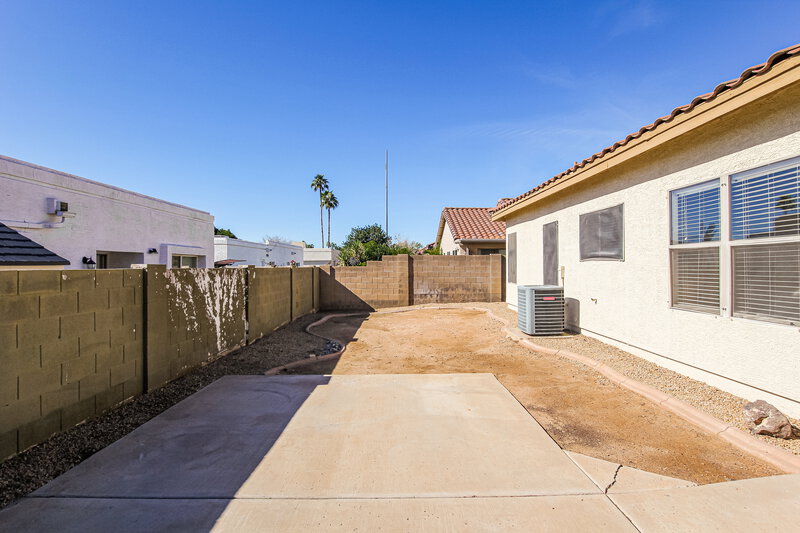 1,940/Mo, 735 E Michigan Ave Phoenix, AZ 85022 Rear View