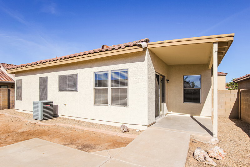 1,940/Mo, 735 E Michigan Ave Phoenix, AZ 85022 Rear View 2