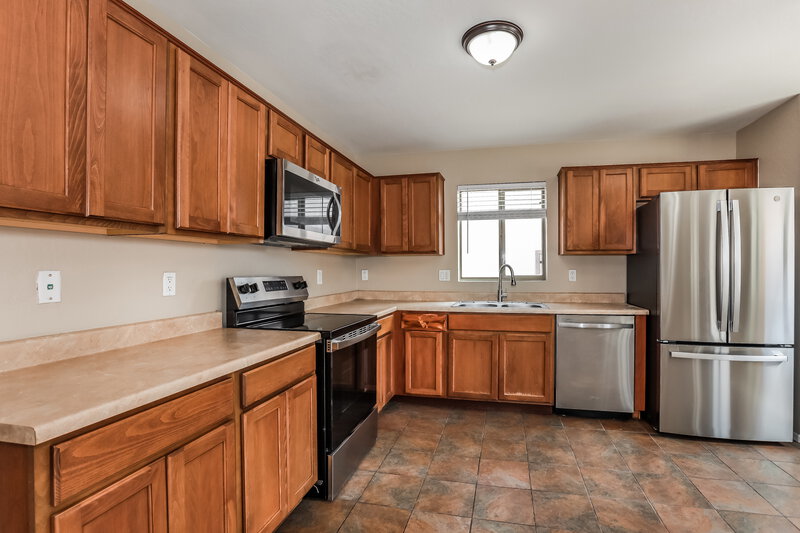 2,185/Mo, 3855 W Belle Ave San Tan Valley, AZ 85144 Kitchen View