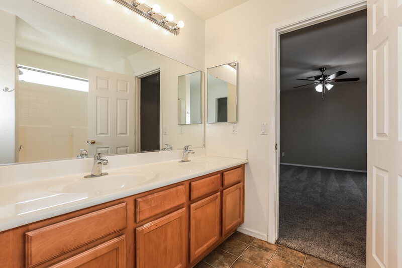 2,185/Mo, 3855 W Belle Ave San Tan Valley, AZ 85144 Main Bathroom View
