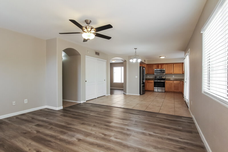 2,110/Mo, 2609 N 128th Dr Avondale, AZ 85392 Dining Room View