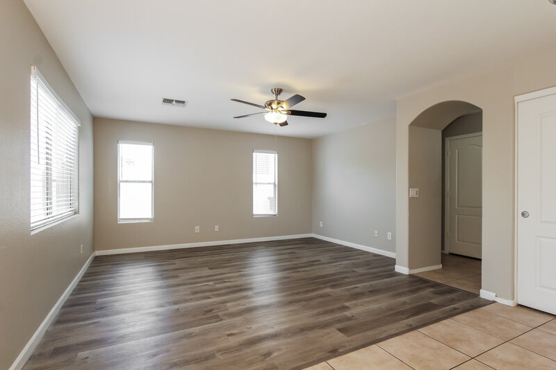 2,110/Mo, 2609 N 128th Dr Avondale, AZ 85392 Dining Room View 2