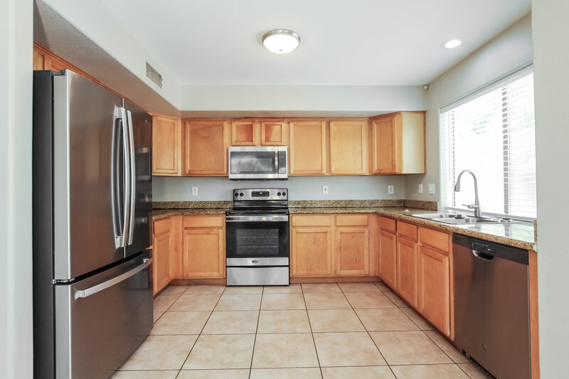 2,110/Mo, 2609 N 128th Dr Avondale, AZ 85392 Kitchen View