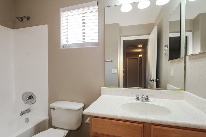 2,110/Mo, 2609 N 128th Dr Avondale, AZ 85392 Bathroom View