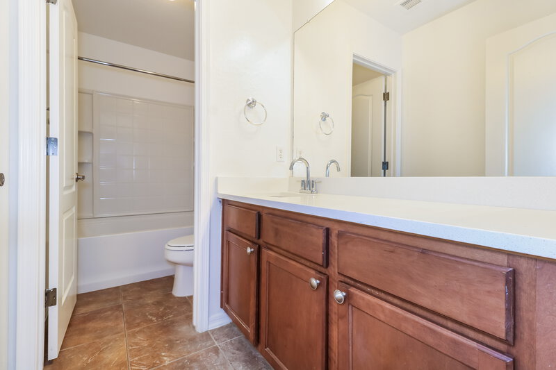 2,250/Mo, 25644 W Magnolia St Buckeye, AZ 85326 Bathroom View