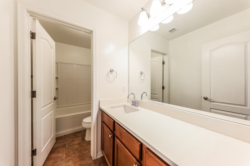 2,060/Mo, 25644 W Magnolia St Buckeye, AZ 85326 Bathroom View