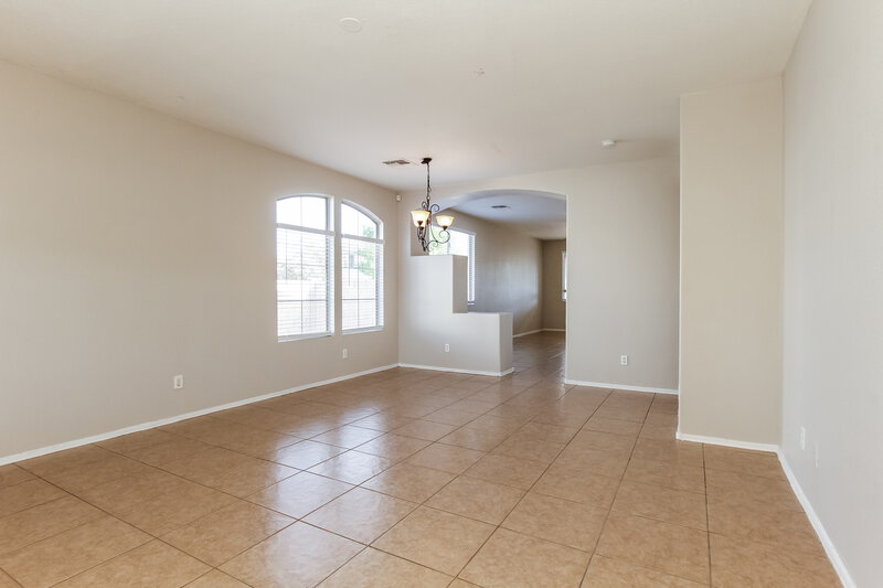 1,950/Mo, 6639 S 17th Ave Phoenix, AZ 85041 Living Room View