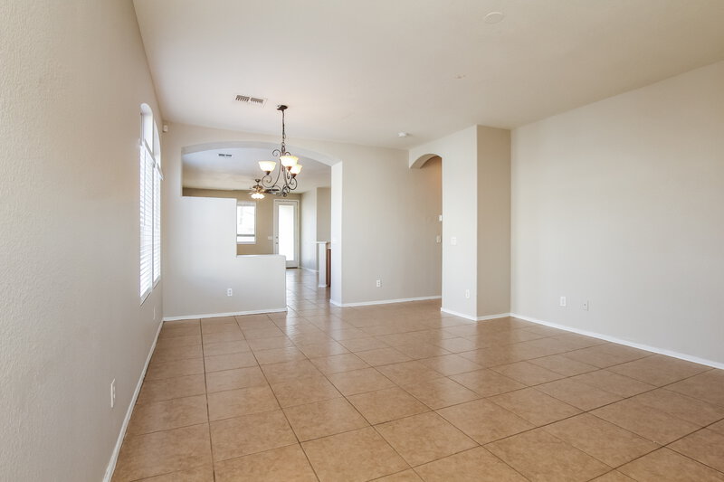 1,950/Mo, 6639 S 17th Ave Phoenix, AZ 85041 Living Room View 2