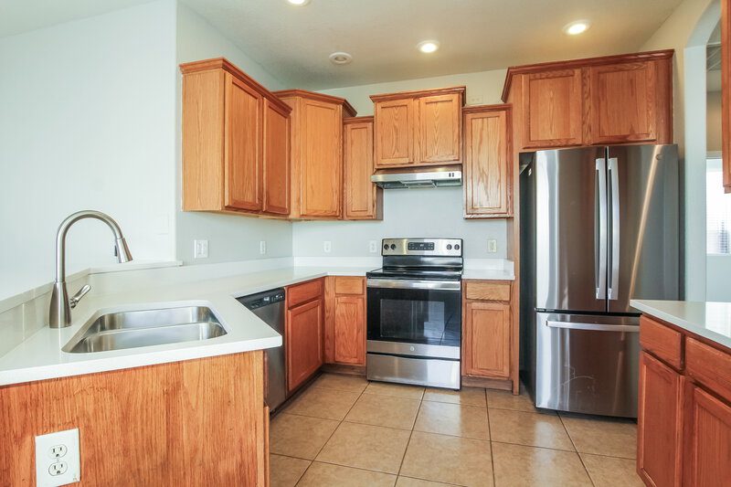 1,950/Mo, 6639 S 17th Ave Phoenix, AZ 85041 Kitchen View