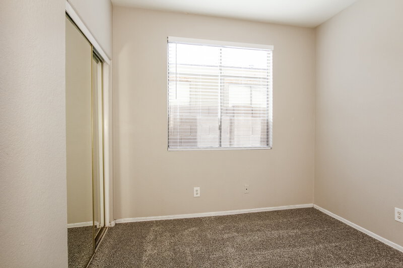1,950/Mo, 6639 S 17th Ave Phoenix, AZ 85041 Bedroom View 2