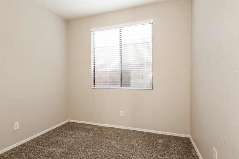1,950/Mo, 6639 S 17th Ave Phoenix, AZ 85041 Bedroom View 3