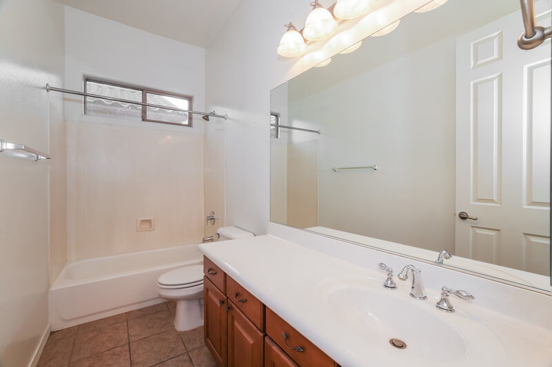 0/Mo, 4626 S Marble St Gilbert, AZ 85297 Bathroom View