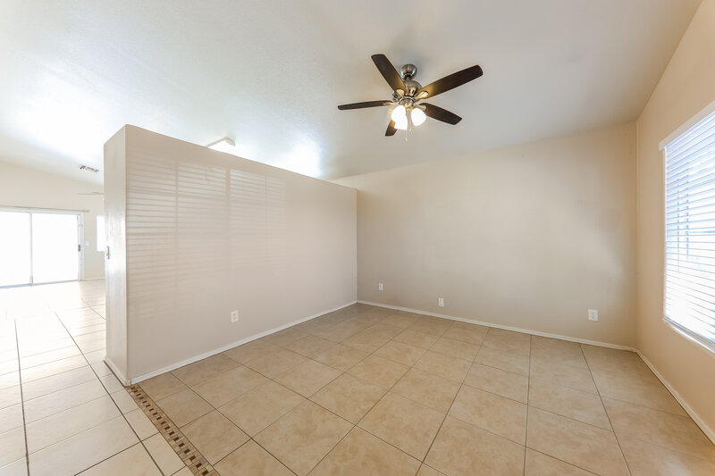 2,050/Mo, 3618 W Tina Ln Glendale, AZ 85310 Living Room View