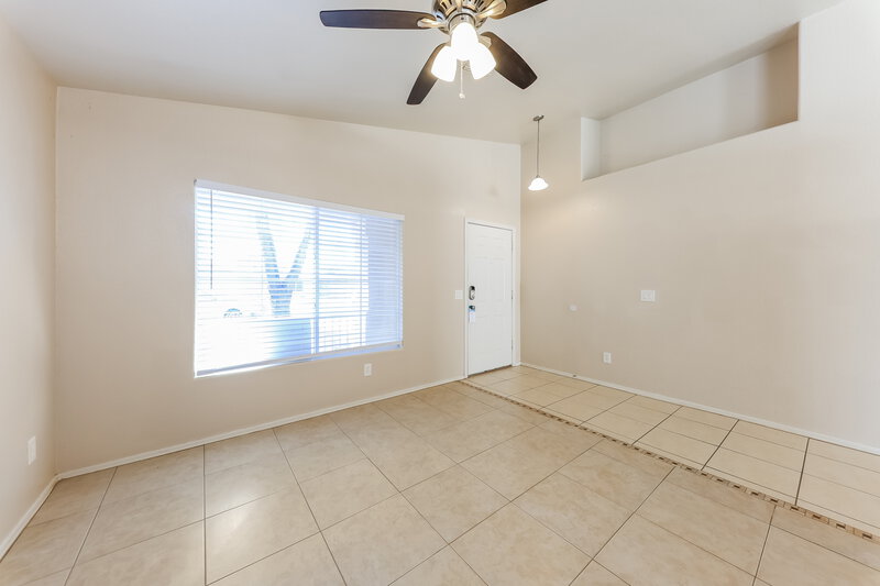 2,050/Mo, 3618 W Tina Ln Glendale, AZ 85310 Living Room View 2