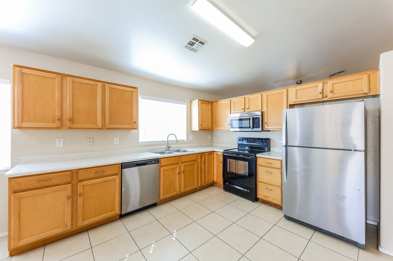2,050/Mo, 3618 W Tina Ln Glendale, AZ 85310 Kitchen View