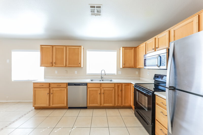 2,050/Mo, 3618 W Tina Ln Glendale, AZ 85310 Kitchen View 2