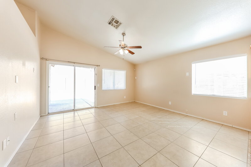 2,050/Mo, 3618 W Tina Ln Glendale, AZ 85310 Family Room View
