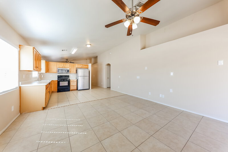 2,050/Mo, 3618 W Tina Ln Glendale, AZ 85310 Family Room View 2