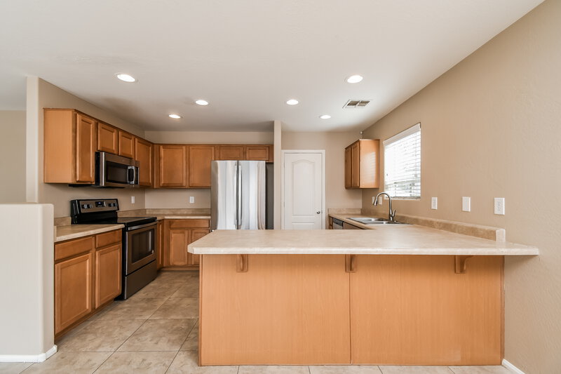 2,080/Mo, 1435 E Pryor Rd San Tan Valley, AZ 85140 Kitchen View