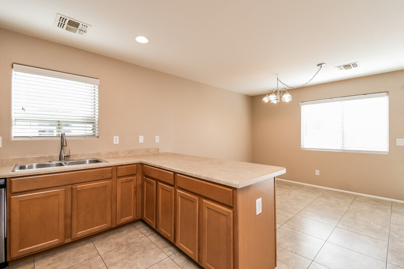 2,080/Mo, 1435 E Pryor Rd San Tan Valley, AZ 85140 Kitchen View 2