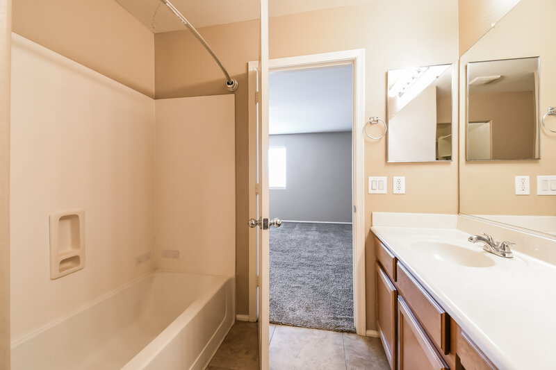 2,080/Mo, 1435 E Pryor Rd San Tan Valley, AZ 85140 Main Bathroom View 2