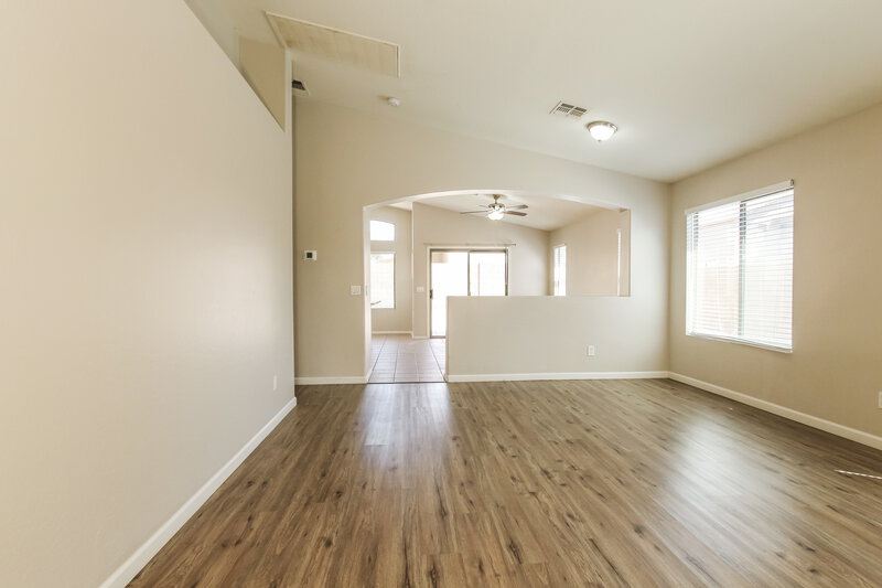 1,985/Mo, 6426 W Watkins St Phoenix, AZ 85043 Living Room View 2