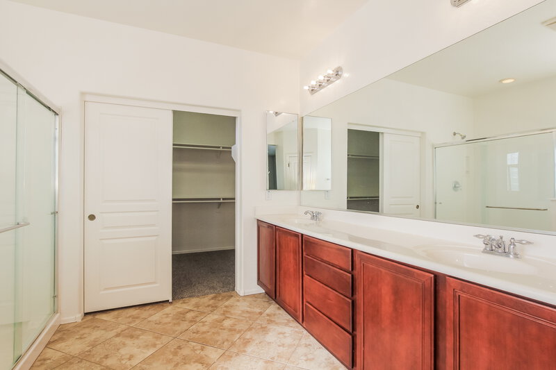 2,730/Mo, 22728 N 120th Ln Sun City, AZ 85373 Main Bathroom View