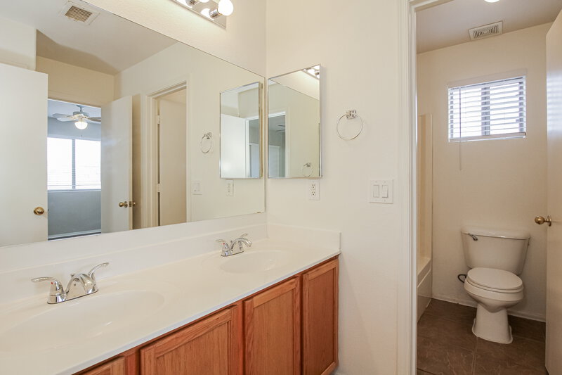 2,365/Mo, 16206 N 162nd Dr Surprise, AZ 85374 Bathroom View