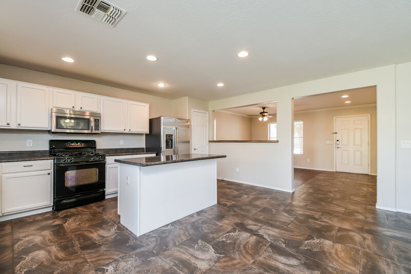 1,895/Mo, 1726 E Bradstock Way San Tan Valley, AZ 85140 Kitchen View