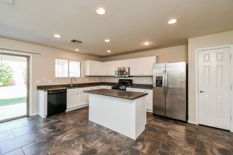 1,895/Mo, 1726 E Bradstock Way San Tan Valley, AZ 85140 Kitchen View 2