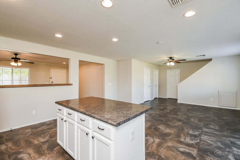 1,895/Mo, 1726 E Bradstock Way San Tan Valley, AZ 85140 Kitchen View 3