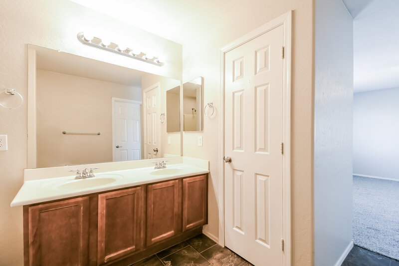 1,895/Mo, 1726 E Bradstock Way San Tan Valley, AZ 85140 Main Bathroom View 2