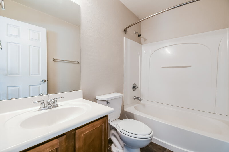 1,895/Mo, 1726 E Bradstock Way San Tan Valley, AZ 85140 Bathroom View