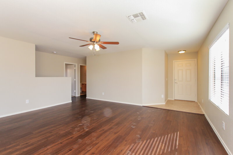 1,915/Mo, 16080 W Jackson St Goodyear, AZ 85338 Living Room View