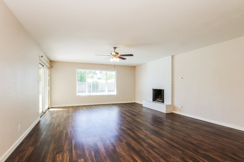 2,550/Mo, 7710 N 7Th Ave Phoenix, AZ 85021 Living Room View