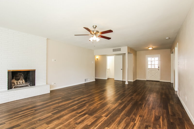 2,550/Mo, 7710 N 7Th Ave Phoenix, AZ 85021 Living Room View 3