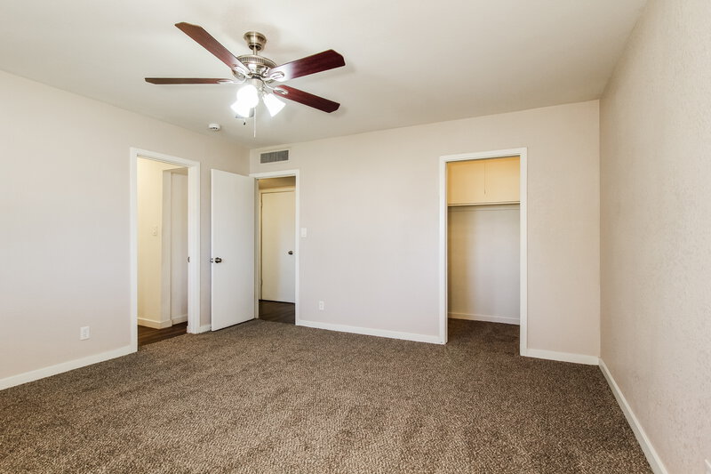2,550/Mo, 7710 N 7Th Ave Phoenix, AZ 85021 Main Bedroom View