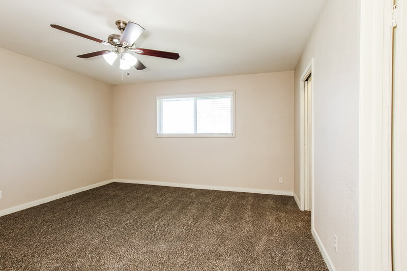 2,550/Mo, 7710 N 7Th Ave Phoenix, AZ 85021 Main Bedroom View 2