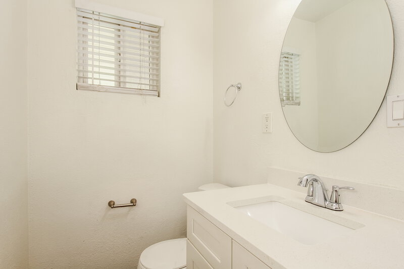 2,550/Mo, 7710 N 7Th Ave Phoenix, AZ 85021 Bathroom View