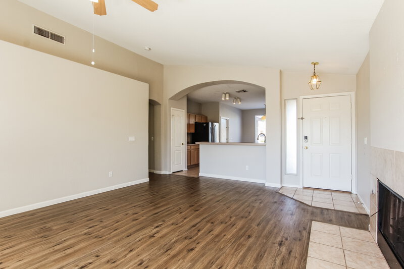 1,915/Mo, 8547 W Laurel Ln Peoria, AZ 85345 Living Room View 2