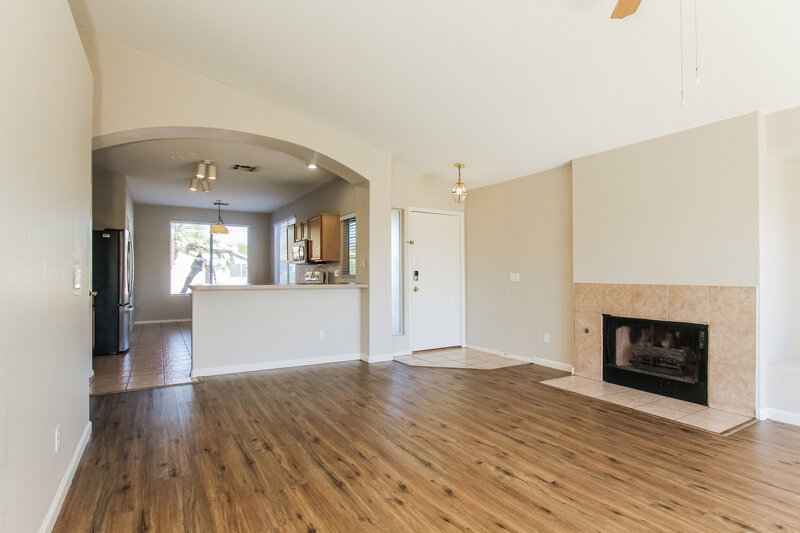 1,915/Mo, 8547 W Laurel Ln Peoria, AZ 85345 Living Room View 3