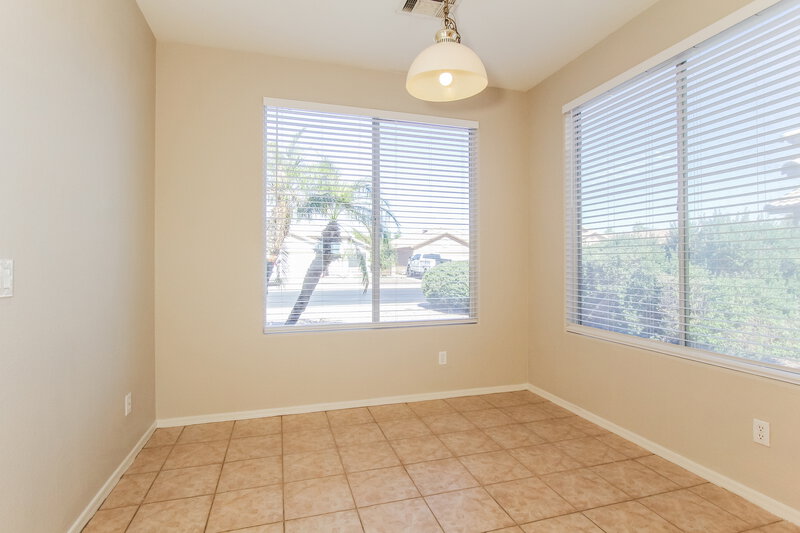 1,915/Mo, 8547 W Laurel Ln Peoria, AZ 85345 Dining Room View